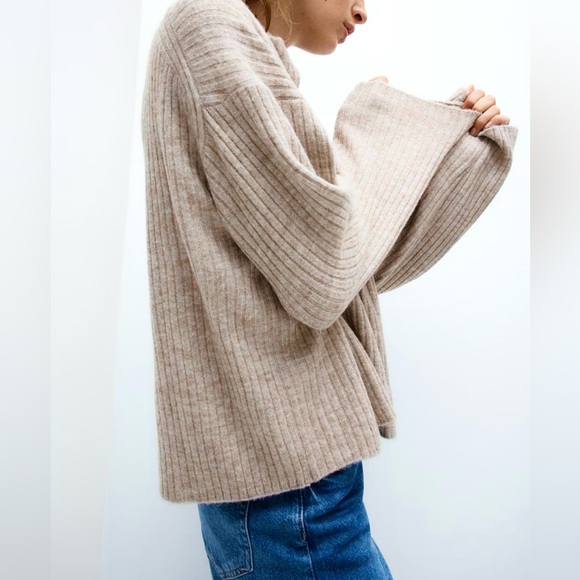 NWOT H&M Ribbed Knit Oversized Turtleneck Sweater - Picture 3 of 5